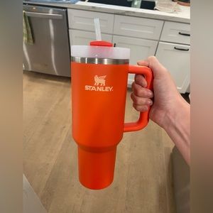 Stanley cup orange/red